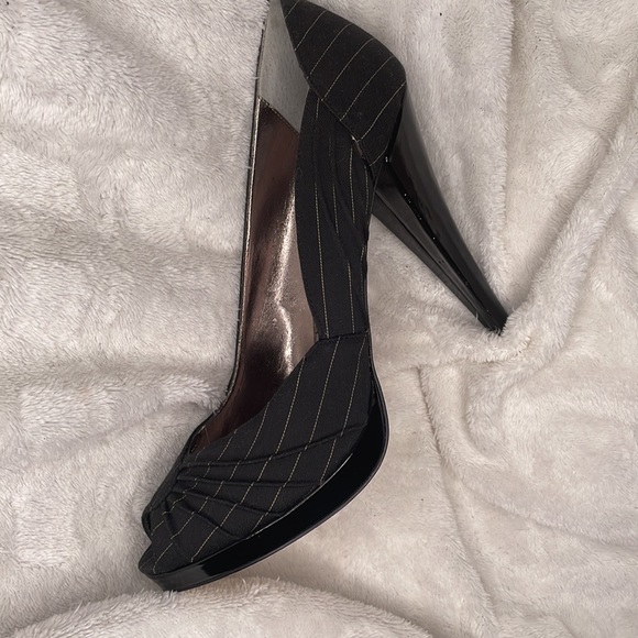 Steve Madden retro striped and pleated tuxedo peep-toe pumps, size 9 - Picture 7 of 12